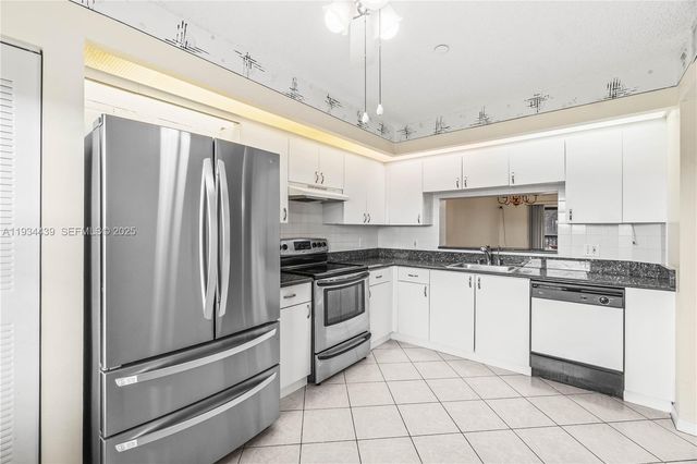 550 SW 138th Ave 409K, Pembroke Pines, FL 33027