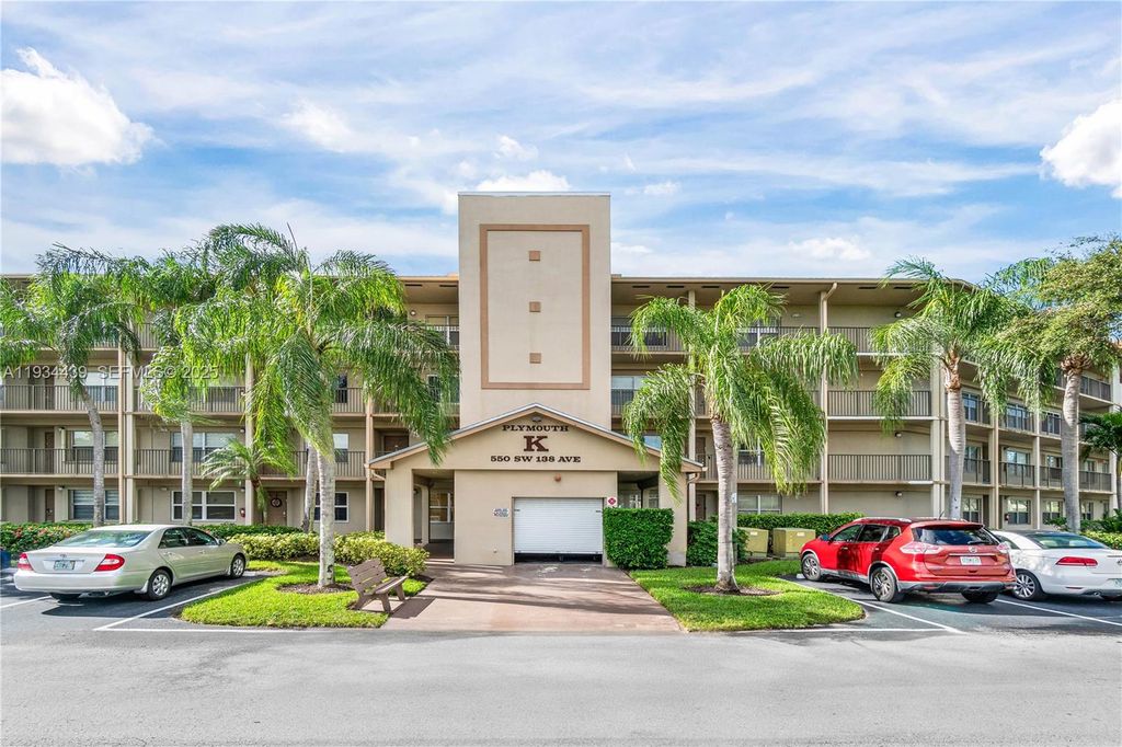 550 SW 138th Ave 409K, Pembroke Pines, FL 33027