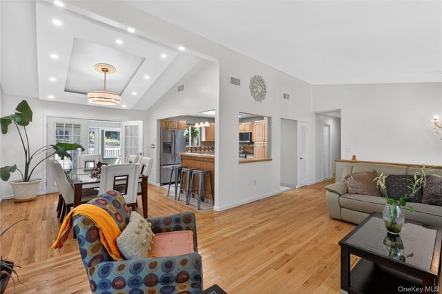 20 Patrick Drive, Bloomingburg, NY 12721