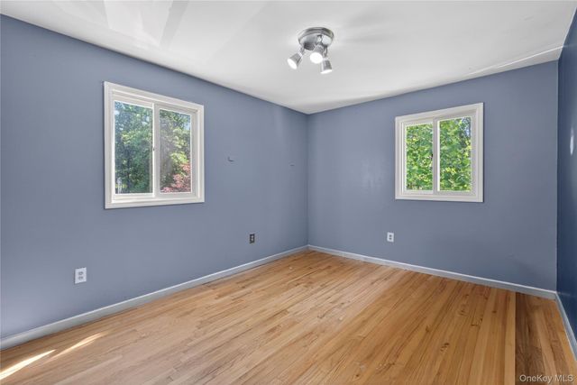 20 Patrick Drive, Bloomingburg, NY 12721