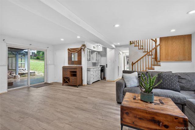 20 Patrick Drive, Bloomingburg, NY 12721
