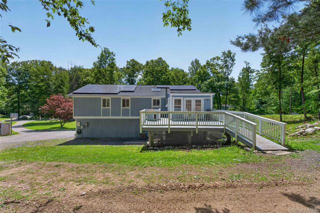 20 Patrick Drive, Bloomingburg, NY 12721