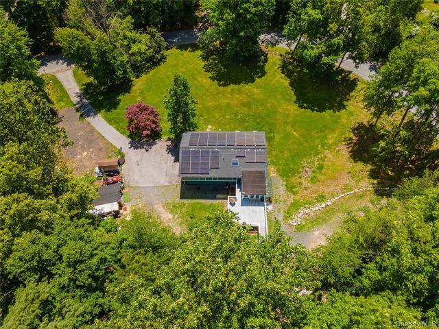 20 Patrick Drive, Bloomingburg, NY 12721