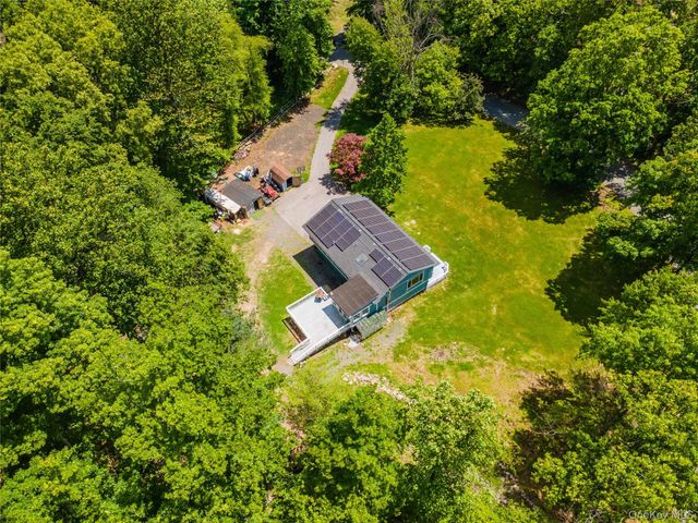 20 Patrick Drive, Bloomingburg, NY 12721