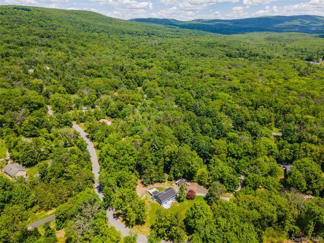 20 Patrick Drive, Bloomingburg, NY 12721