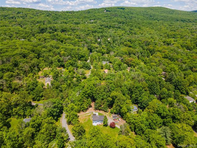 20 Patrick Drive, Bloomingburg, NY 12721