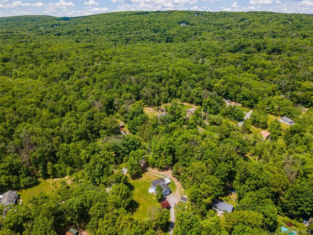 20 Patrick Drive, Bloomingburg, NY 12721