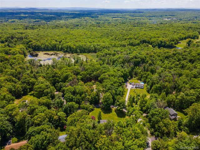 20 Patrick Drive, Bloomingburg, NY 12721