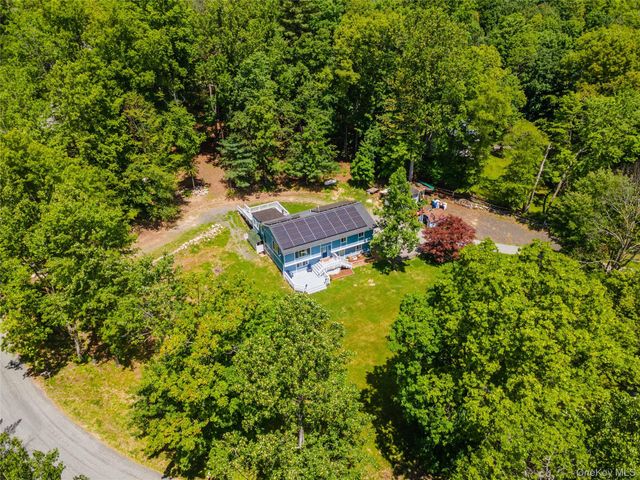 20 Patrick Drive, Bloomingburg, NY 12721