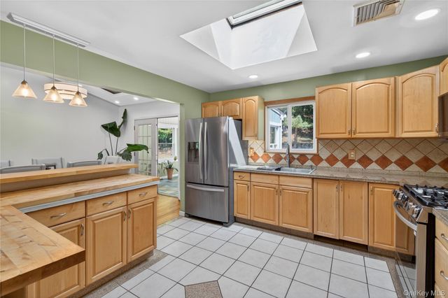20 Patrick Drive, Bloomingburg, NY 12721