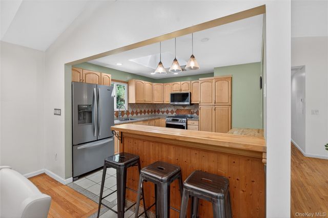 20 Patrick Drive, Bloomingburg, NY 12721