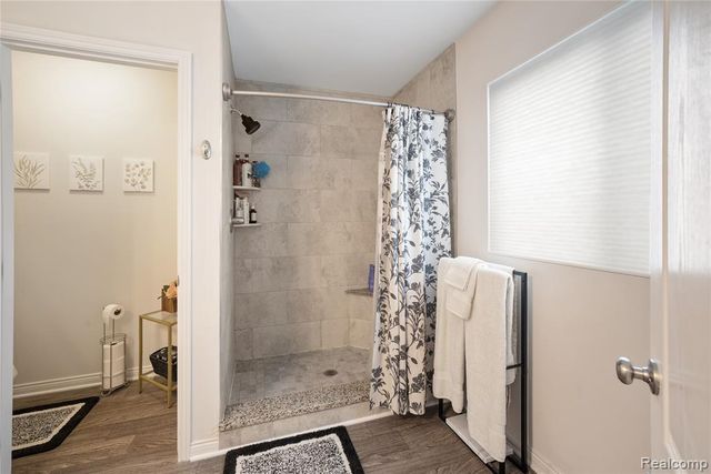 353 Hidden River, Holly, MI 48442