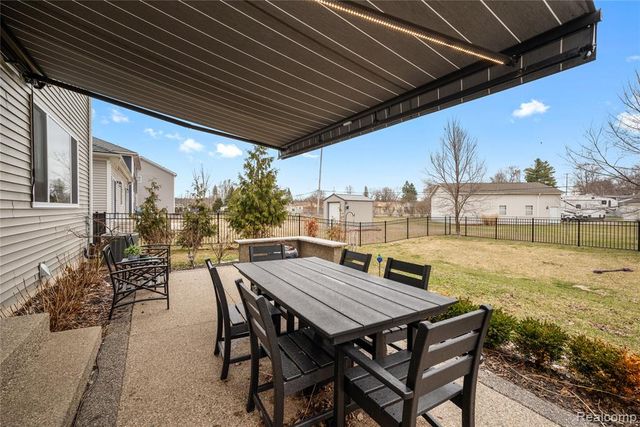 353 Hidden River, Holly, MI 48442