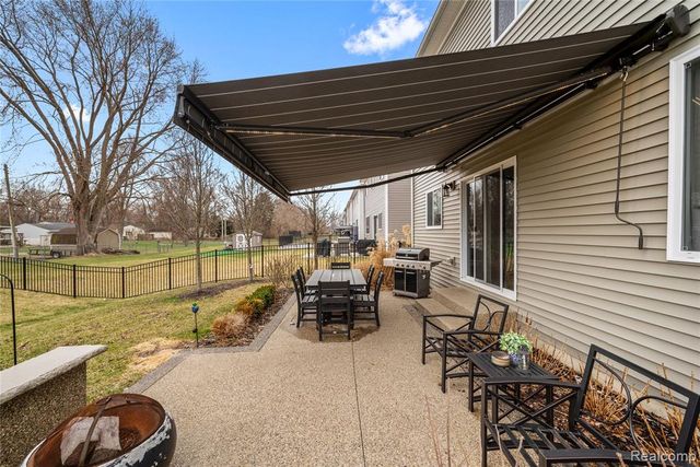 353 Hidden River, Holly, MI 48442