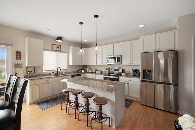 353 Hidden River, Holly, MI 48442