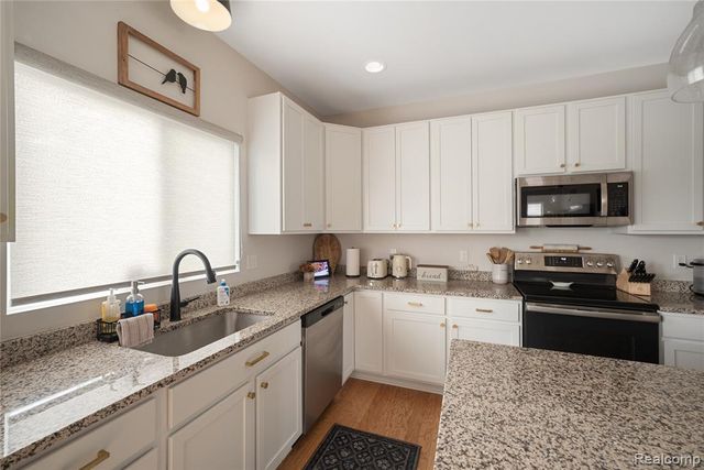 353 Hidden River, Holly, MI 48442