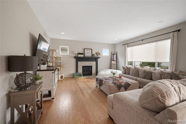 353 Hidden River, Holly, MI 48442