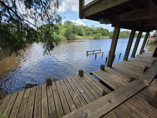 354 Sir Lancelot Drive N, Sargent, TX 77414
