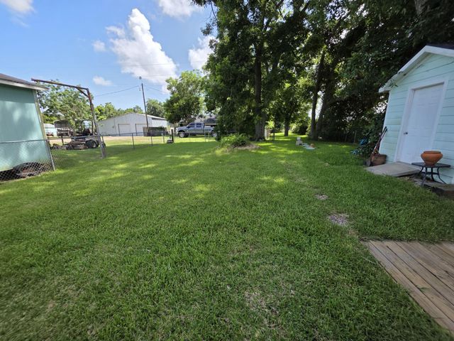 354 Sir Lancelot Drive N, Sargent, TX 77414