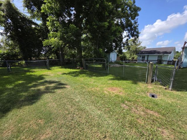 354 Sir Lancelot Drive N, Sargent, TX 77414