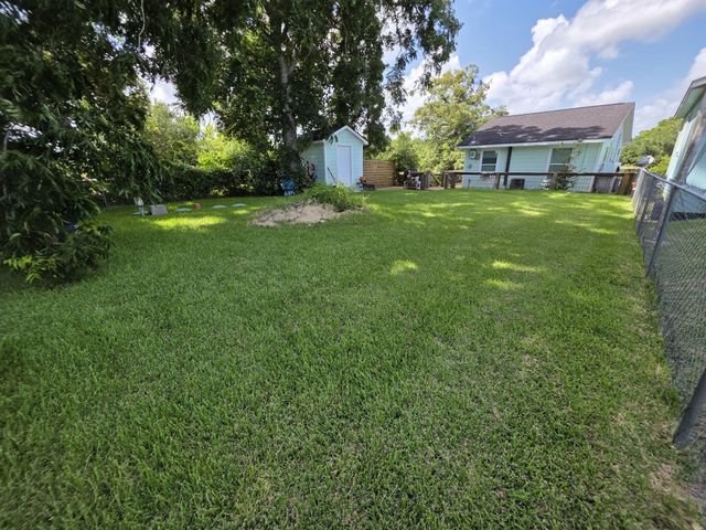 354 Sir Lancelot Drive N, Sargent, TX 77414