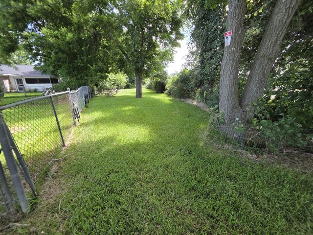354 Sir Lancelot Drive N, Sargent, TX 77414