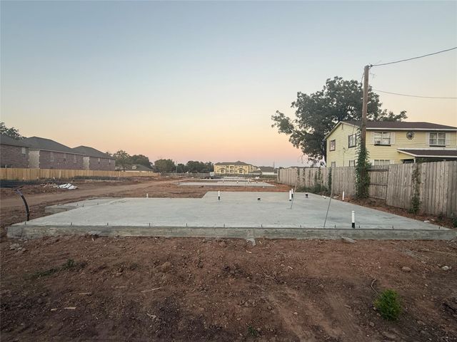 2700 S 2nd B, Waco, TX 76706