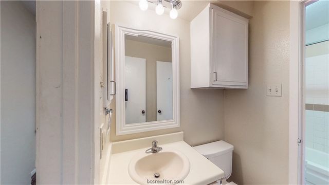 303 Manuel Drive C, College Station, TX 77840