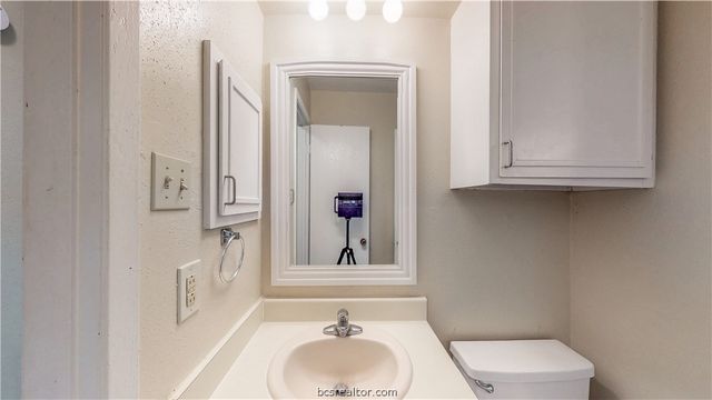 303 Manuel Drive C, College Station, TX 77840