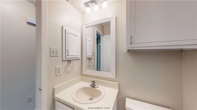 303 Manuel Drive C, College Station, TX 77840