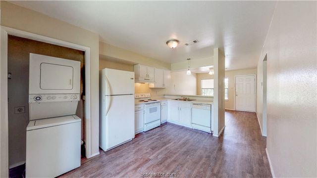 303 Manuel Drive C, College Station, TX 77840