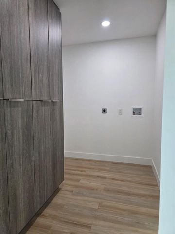 9900 NW 25th Avenue, Miami, FL 33147