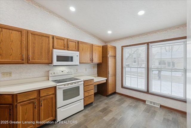 6542 Brook Trail, Lansing, MI 48917