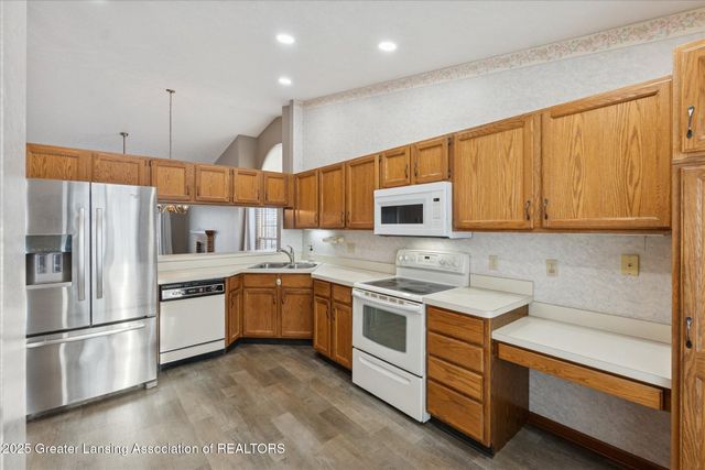 6542 Brook Trail, Lansing, MI 48917