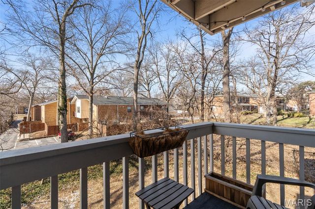 621 S Kirkwood Rd 202, St Louis, MO 63122