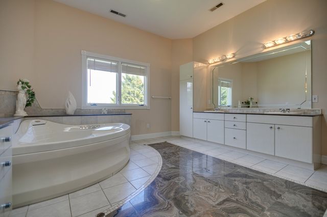 970 9th St, Lawrenceburg, TN 38464