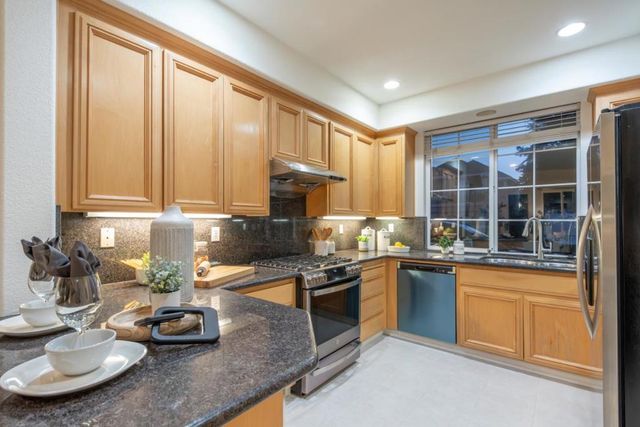 18060 King Court, Saratoga, CA 95070