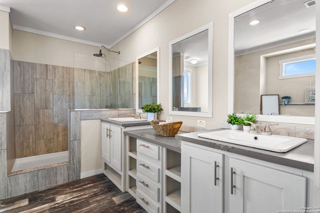 777 County Road 777, Devine, TX 78016