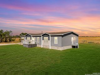 777 County Road 777, Devine, TX 78016