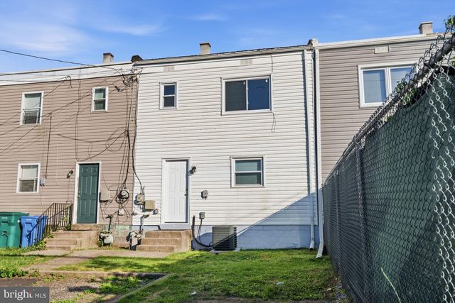 5805 MITCHELL RD, Levittown, PA 19057