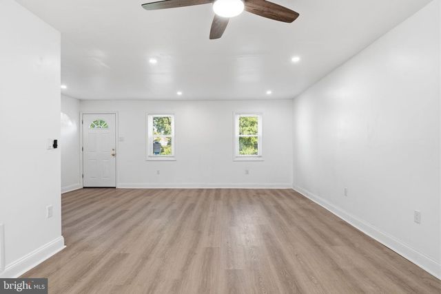 5805 MITCHELL RD, Levittown, PA 19057