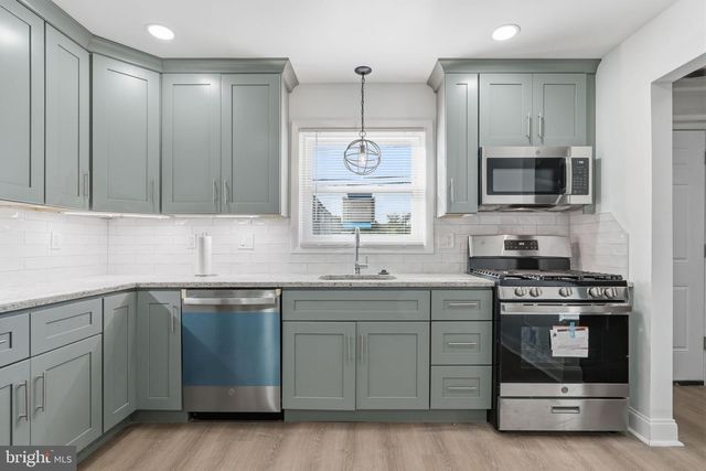 5805 MITCHELL RD, Levittown, PA 19057