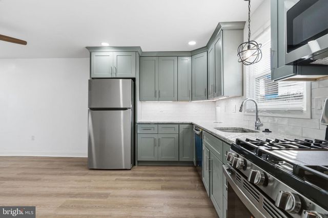 5805 MITCHELL RD, Levittown, PA 19057