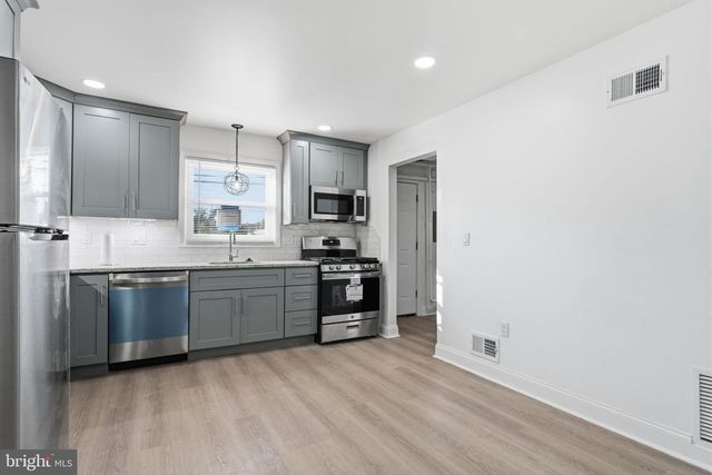 5805 MITCHELL RD, Levittown, PA 19057