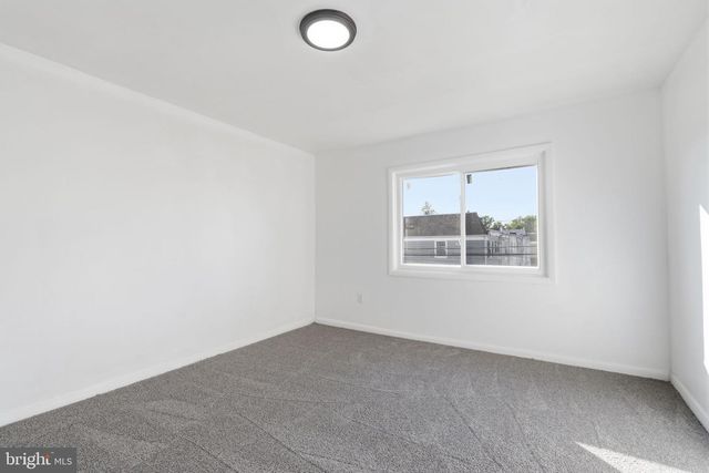 5805 MITCHELL RD, Levittown, PA 19057