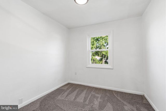 5805 MITCHELL RD, Levittown, PA 19057