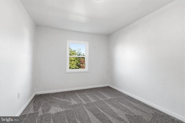 5805 MITCHELL RD, Levittown, PA 19057