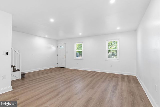 5805 MITCHELL RD, Levittown, PA 19057