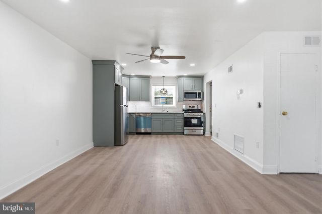 5805 MITCHELL RD, Levittown, PA 19057