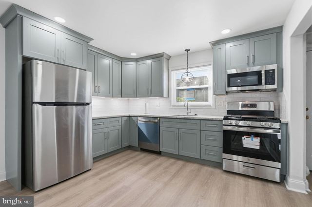 5805 MITCHELL RD, Levittown, PA 19057